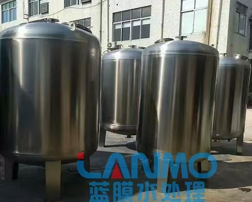 不銹鋼純水箱能裝多少水