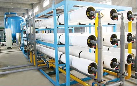 電子行業(yè)為什么要使用超純水設(shè)備？哪家好？-藍(lán)膜