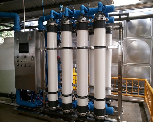 工業(yè)超濾設(shè)備使用要注意什么事項？-藍(lán)膜